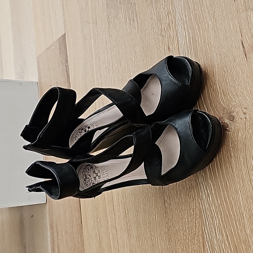 VINCE CAMUTO wedge heels